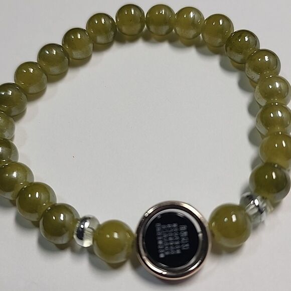 Elegant Green Beaded Bracelet - Picture 3 of 3